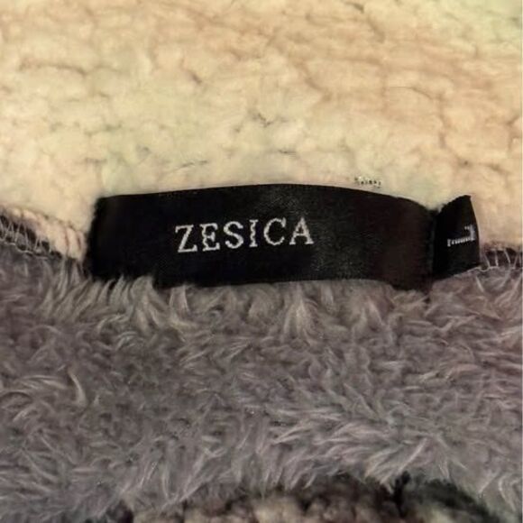 Women's Frosty Tipped Doubled Up Sherpa Vest - Picture 3 of 3